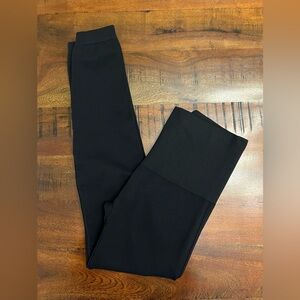 Spanx Look At Me Now Seamless Leggings in Very Black size M